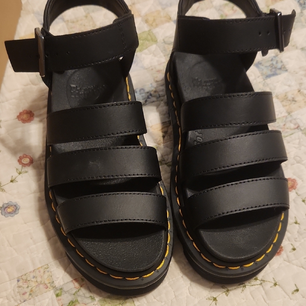 Dr. Martens BLAIRE Sandals, New in box! Never worn! Size 6, Fits Size 7 USA